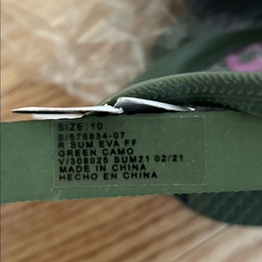 GAP Camouflage and Black Flip Flops - Picture 12 of 14